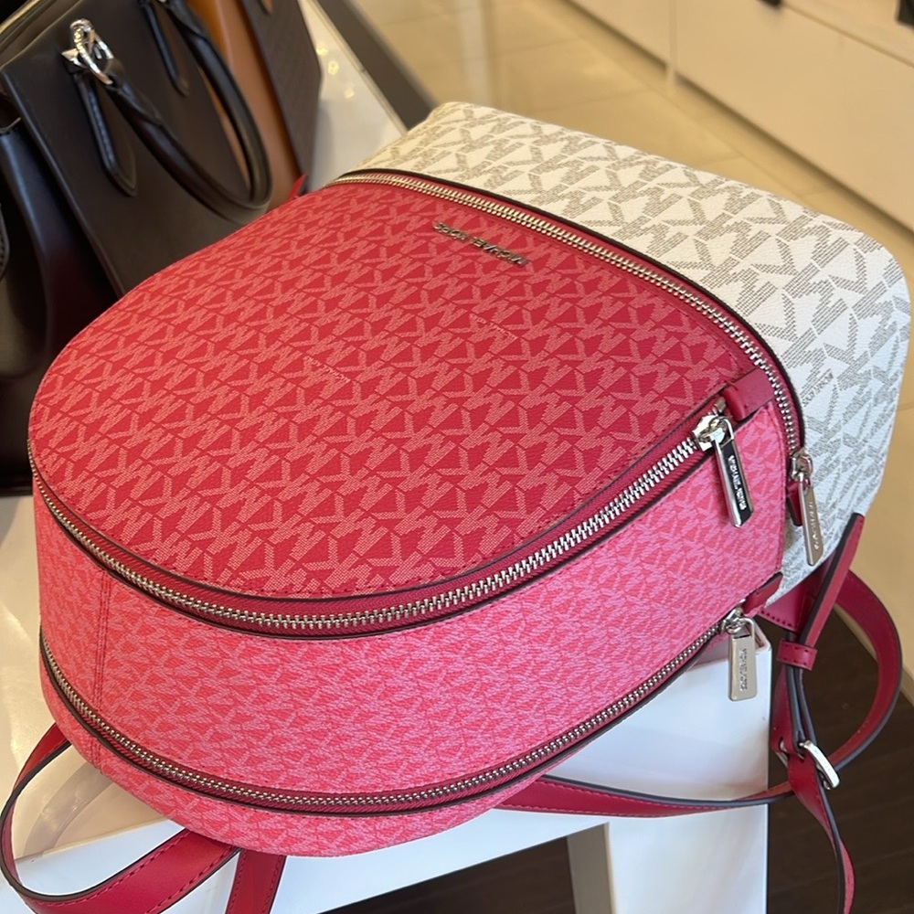 MICHAEL KORS Rhea Medium Zip Color-Block Signature Logo Backpack
DKRSPBRYMLT
NWT - Picture 16 of 16